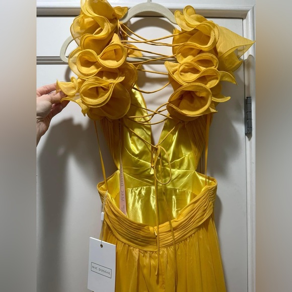 ❌SOLD❌Mac Duggal NWT 6 flutter sleeve yellow marigold gown corset back popular - Picture 7 of 8
